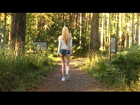 ❤️ Schöne Frau bewegt sich langsam, nicht nackt Video ❌ Porno bei uns de.befuck-net.ru ﹏